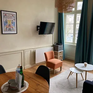 L'aparthé - Cosy Avec Vue Sur La Place Du Marché Apartamento Dinan